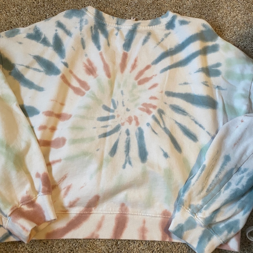 tie dye crewneck perfect for summer nights - Picture 4 of 5